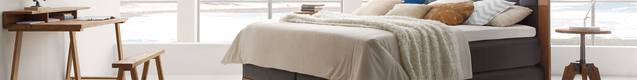 Modernes Boxspringbett aus Massivholz