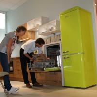 Familienküche Erfurt, Designkühlschrank, hochgesetzter Geschirrspühler, Betondekor, Küche Erfurt, Küchen Erfurt