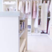 Cabinet Einbauschrank Erfurt, Begehbarer Kleiderschrank für Frauen, Derhspiegel im Kleiderschrank