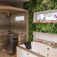 Bad Möbel Dusche Wanne Whirlpool Holz Sauna Waschtisch Doppelwaschtisch Ofen Saunaofen Fliesen Pflanzen Bambus Kieppe Einbauschrank Entspannen Relaxen Zeit Für Sich Oase Wellness