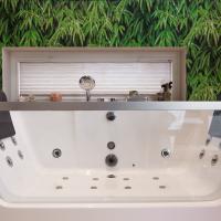 Bad Möbel Dusche Wanne Whirlpool Holz Sauna Waschtisch Doppelwaschtisch Ofen Saunaofen Fliesen Pflanzen Bambus Kieppe Einbauschrank Entspannen Relaxen Zeit Für Sich Oase Wellness