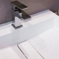 Bad Möbel Dusche Wanne Whirlpool Holz Sauna Waschtisch Doppelwaschtisch Ofen Saunaofen Fliesen Pflanzen Bambus Kieppe Einbauschrank Entspannen Relaxen Zeit Für Sich Oase Wellness