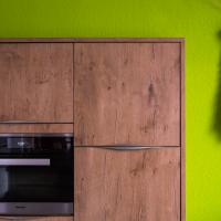 Küche Einbauschrank Schrank Küchen Kochen Arbeiten Arbeitsplatte Granit Stein Optik Holz Natur Landhaus Vintage Edelstahl Miele Blanco Spüle Kochfeld Glaskeramik Ceran Kücheninsel Insel Designerarmatur Hochglanz Weiß Grün Speisekammer Integriert Schlicht Auffällig