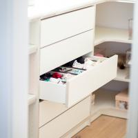Ankleide Einbauschrank Ankleidezimmer Kleiderschrank Schrank Cabinet Weiß Korpus Einlegeböden Einlegeboden Schiebetür Kleiderstangen Krawattenaufhänger Schubfächer Einrichtung Interior Interieur Jena Erfurt Weimar Arnstadt Ilmenau