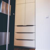 #Eingangsbereich #maßgefertigter Einbauschrank #Korpus Carbon #Front silk seidenmatt #Ordnung #Funktionalität