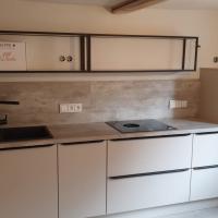 Küche Luisiana, Sandbeige Fronten, Regale, Bora, L-Küche, Küche Erfurt kaufen. Küche Erfurt planen