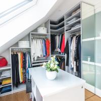 einbauschrank kleiderschrank spiegel stauraum individuell