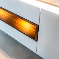 Küche Kücheninsel Großzügig Clean Wand Weiß Matt Walnuß Walnußholz Theke Holz Blanco Spüle BORA Kochfeld Miele Kaffeemaschine Dampfgarer Backofen Arbeitsplatte Glasarbeitsplatte Ausladend Regal Kieppe Planung individuell persönlich Beratung 