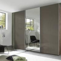 Spiegeltür am freistehenden Kleiderschrank