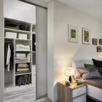 Versteckter Kleiderschrank hinter dem Bett - Ankleide - Raumlösung - begehbarer Kleiderschrank