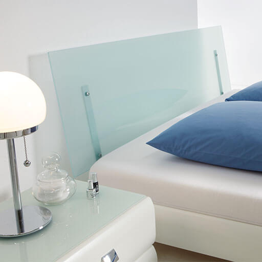Bett im Schlafzimmer